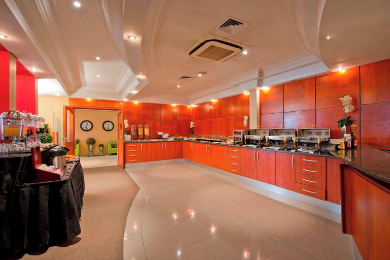 Food & Drinks 4, Protea Hotel by Marriott Windhoek Furstenhof, Windhoek West