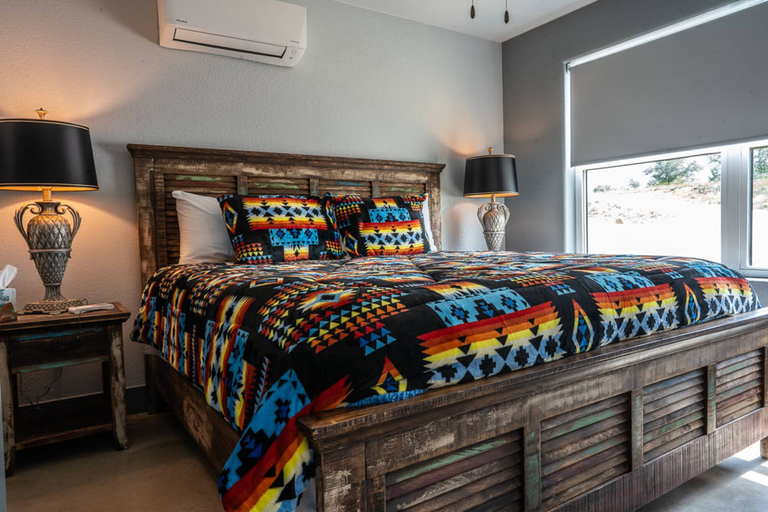 Room 4, Stevie Ray In The Hill Country - Hacienda Amor, Blanco