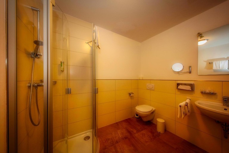 Bathroom 2, Hotel Linde Pfalz, Südliche Weinstraße