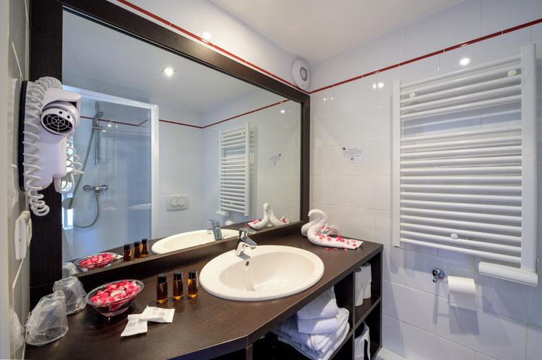 Bathroom 5, Village Club Le Saint Ignace, Pyrénées-Atlantiques