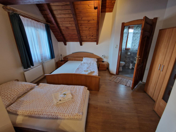 Bedroom 2, Morvai Panzio, Gödöllő