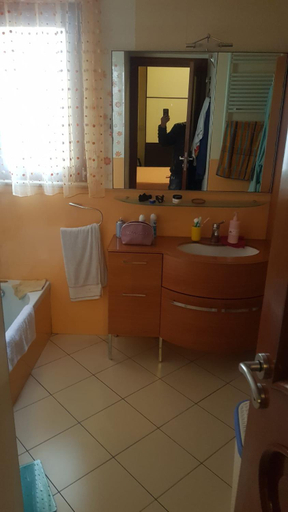 Bathroom 5, Letti di Napoli, Napoli