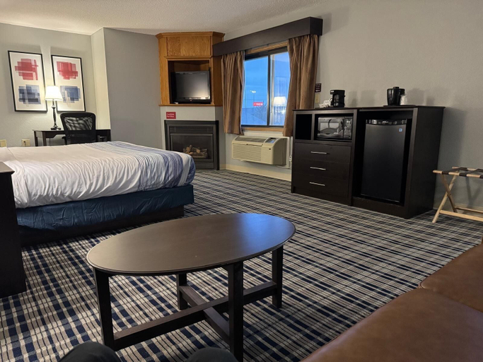 Bedroom 4, AmericInn by Wyndham Ames, Story