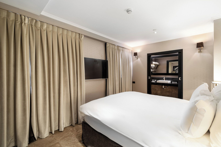 Bedroom 5, Hotel B Berdichevsky