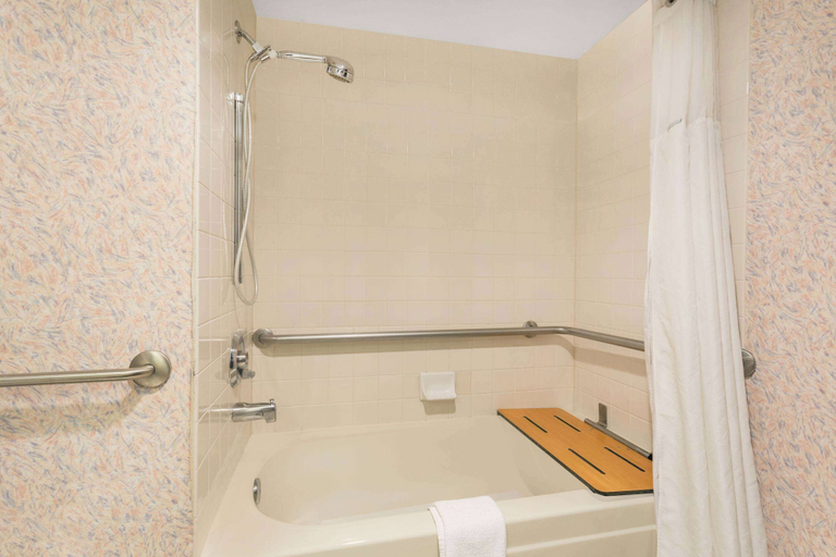 Bathroom 3, Ramada by Wyndham Kent Seattle Area, King