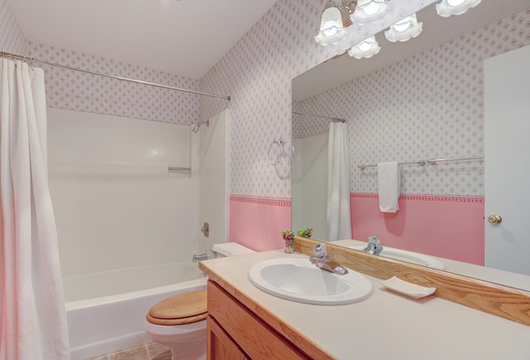 Bathroom 3, Quelah Condo 11, Deschutes