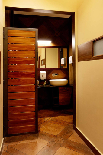 Bathroom 18