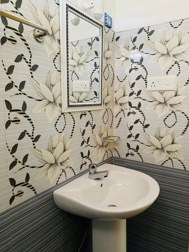 Bathroom 4, Black panther yala, Thissamaharama