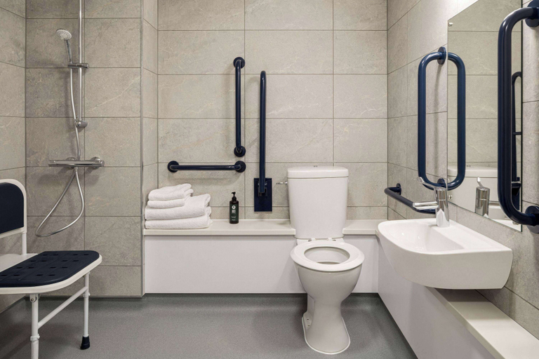 Bathroom 4, Days Inn by Wyndham Chesterfield Tibshelf, Derbyshire