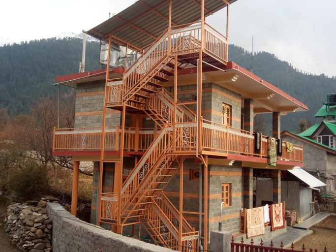 Exterior & Views