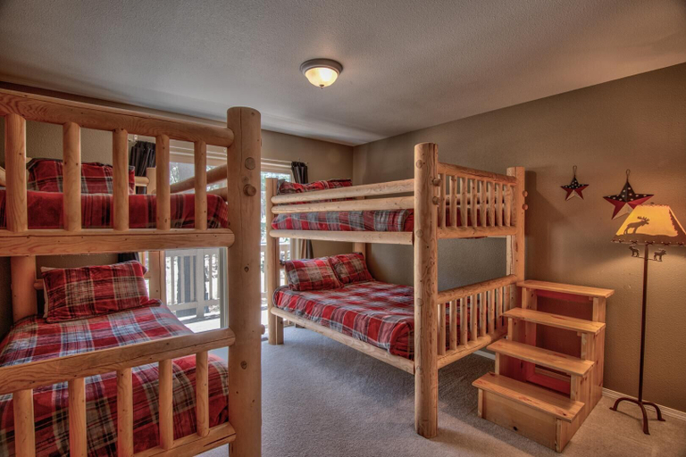 Bedroom 3, Whistler Lane 7, Deschutes
