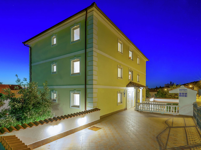 Exterior & Views 2, Modern Ground Floor Apartment With Private Terrace and Jacuzzi, Crikvenica