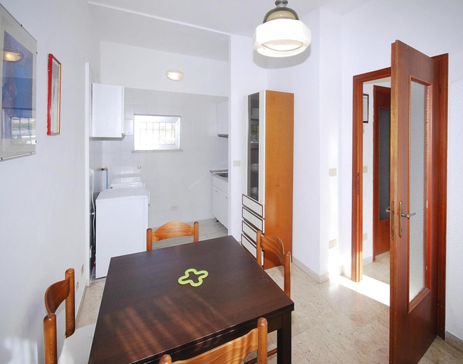 Dining 4, Apartment in Ceriale With Balcony/terrace-formerly TUI Ferienhaus, Savona