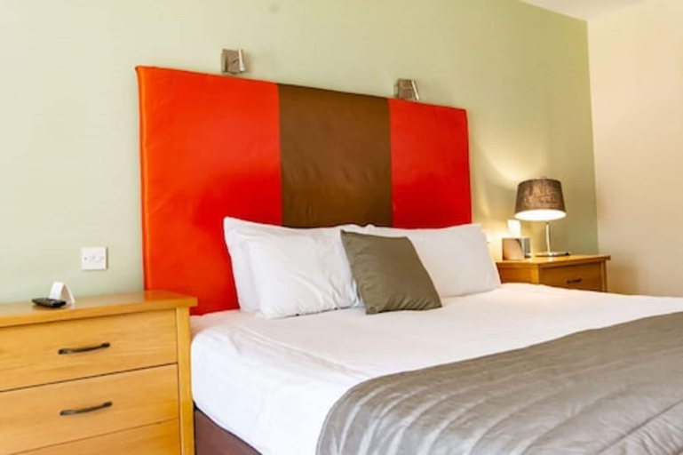 Bedroom 2, The Great Hallingbury Manor, Essex