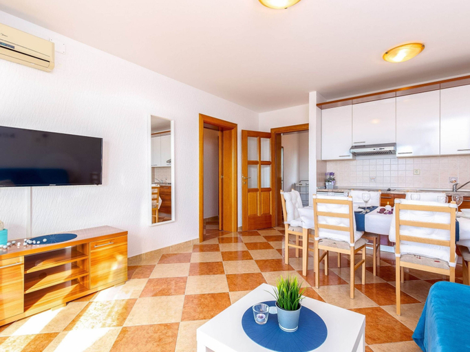 Others 5, Modern Ground Floor Apartment With Private Terrace and Jacuzzi, Crikvenica