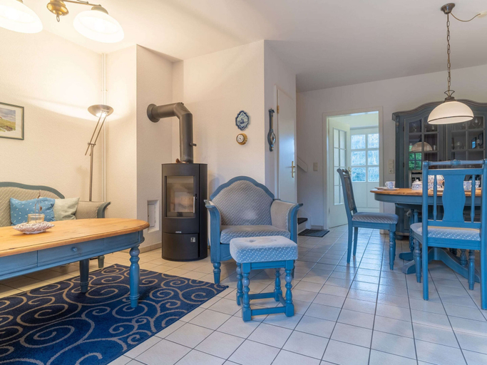 Living room 2, Apartment mit Kamin in Einer Eigentumswohnung, Nordfriesland