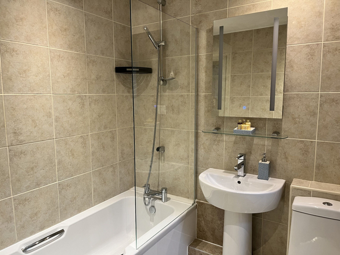 Bathroom 4, St Marys Gate Inn, West Sussex
