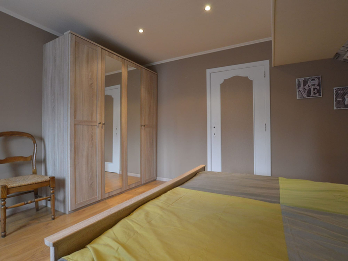 Bedroom 2, Lovely Cottage in Waimes near Lake, Liège