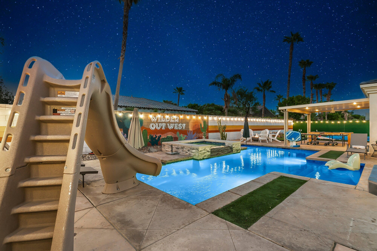 Sport & Beauty 1, Wilder Out West: Luxury Pickleball, Mini Golf, & Game Room!, Riverside