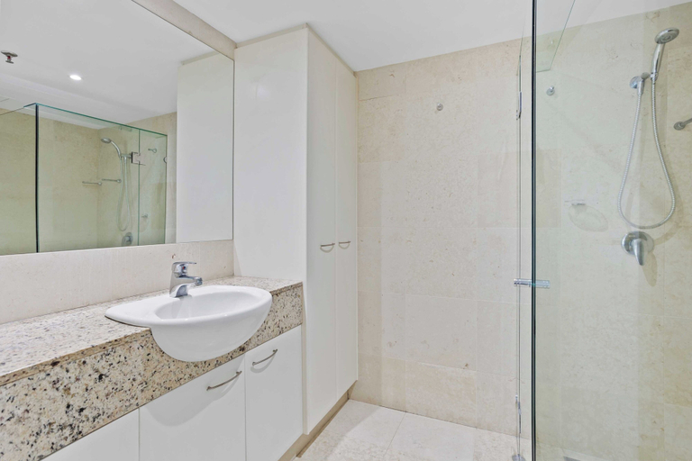 Bathroom 4, Burleigh Headland 2 Bedroom Stay, just a stones throw from the beach!, Gold Coast