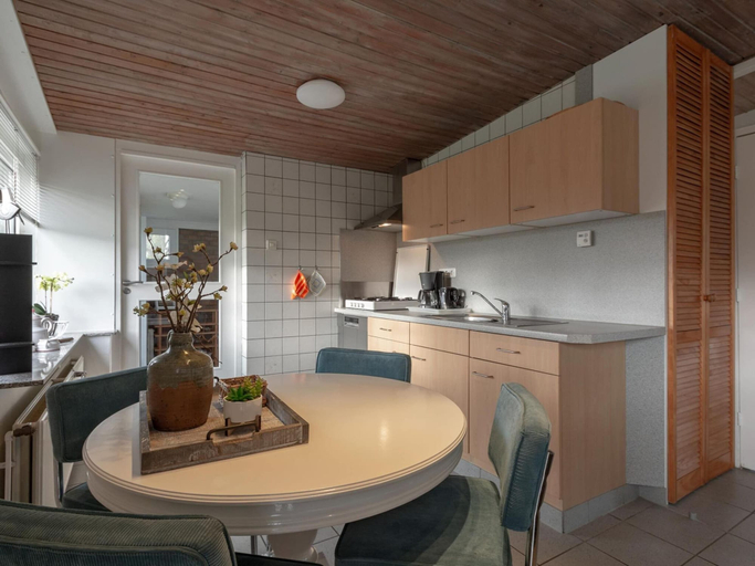 Dining 4, Holiday Home Near Beach of Sint Maartenszee, Zijpe