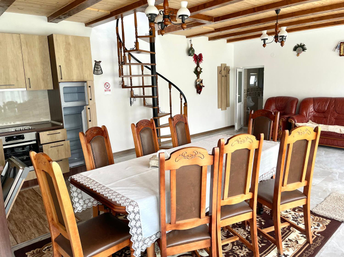 Others 3, Casa de vacanta, Orlat