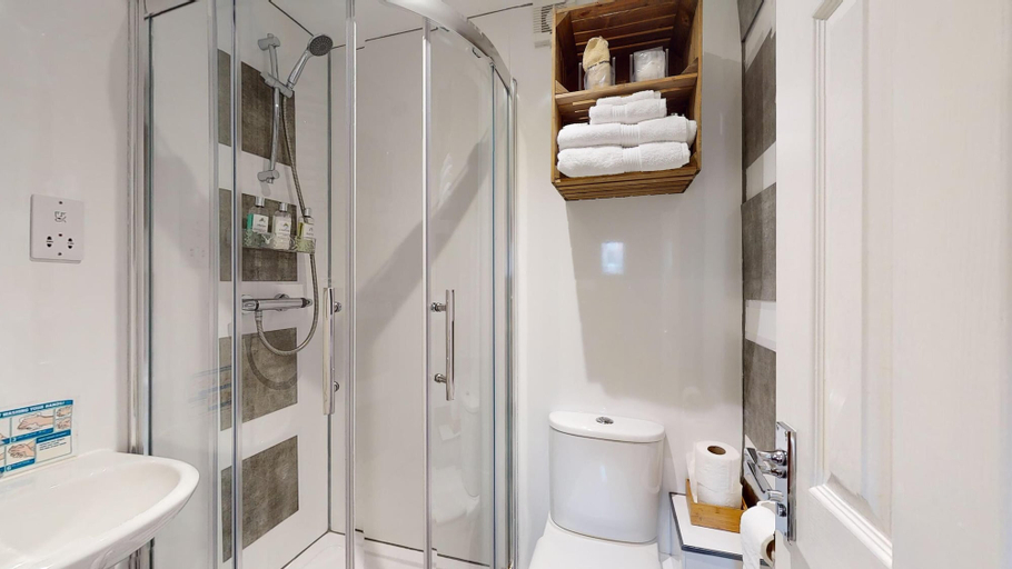 Bathroom 4, Beautiful Coach House, Gloucestershire