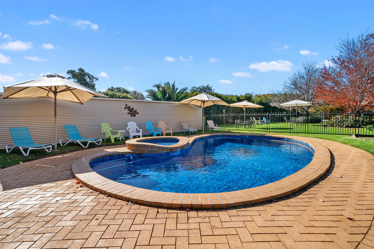 Sport & Beauty 2, Heritage Motor Inn, Corowa