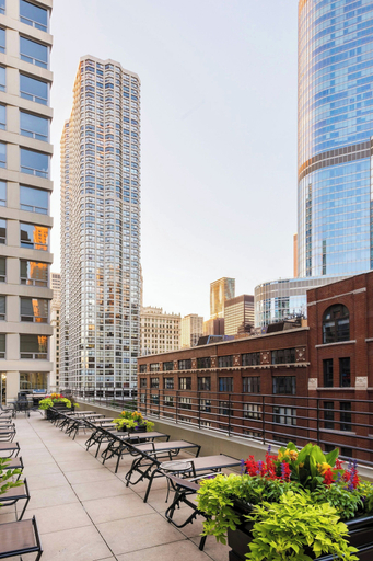 Exterior & Views 2, Courtyard by Marriott Chicago Downtown River North, Cook