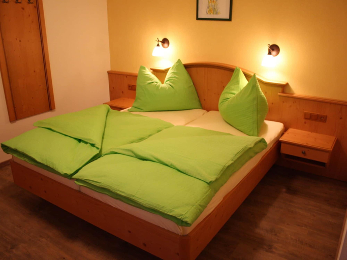 Bedroom 2, Apartment in Leogang Near Ski Slopes, Zell am See
