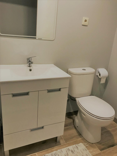 Bathroom 4, Caravela, Matosinhos