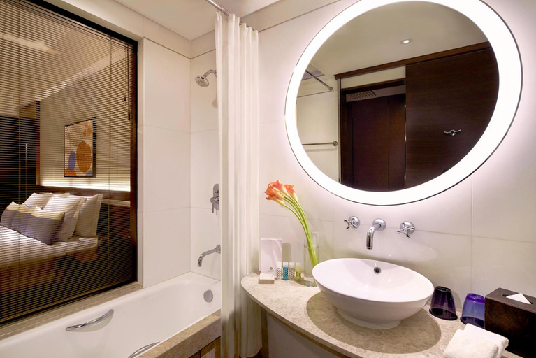 Bathroom 4, Nina Hotel Island South (Formerly L'hotel Island S, Hong Kong Island