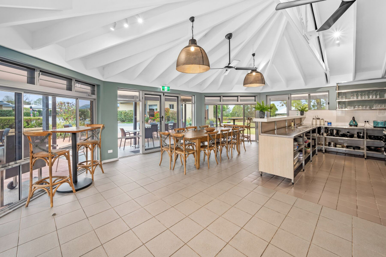 Food & Drinks, Hunter Oasis, Maitland