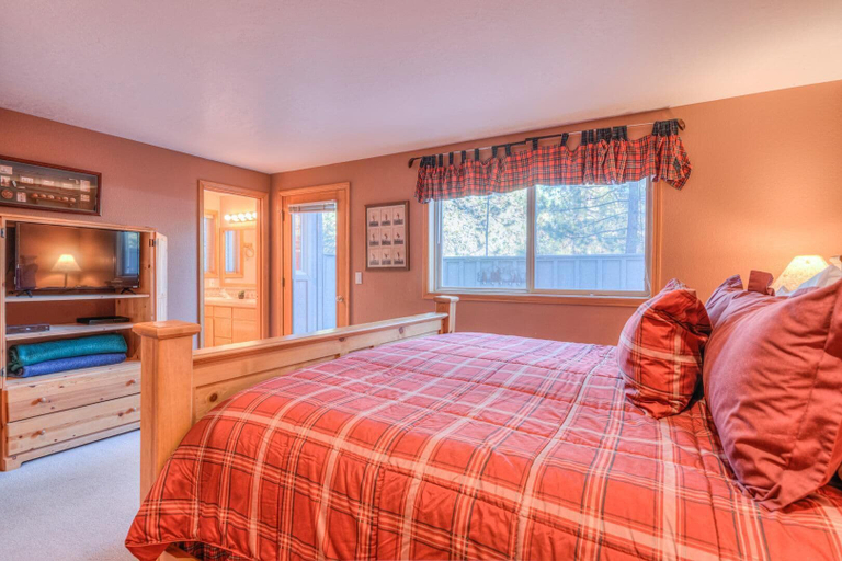 Bedroom 3, Awbrey Lane 2, Deschutes