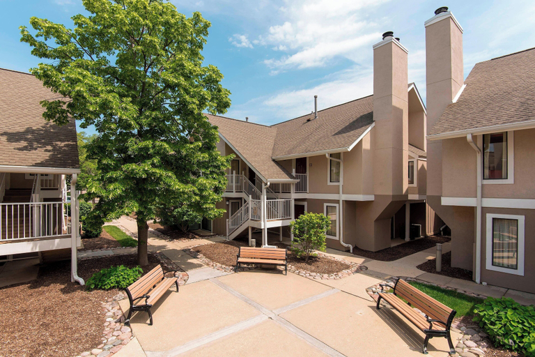 Exterior & Views 2, Residence Inn By Marriott Chicago Deerfield, Lake