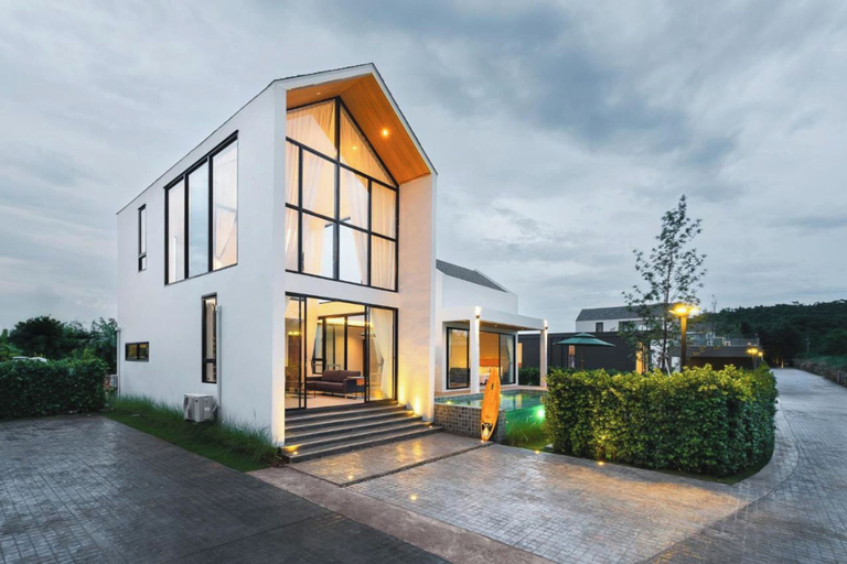Exterior & Views