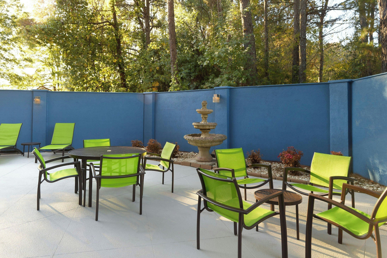 Food & Drinks 5, Springhill Suites By Marriott Atlanta Six Flags, Douglas
