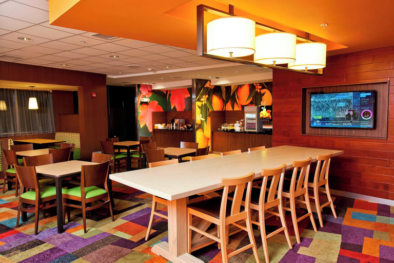 Food & Drinks 5, Fairfield Inn & Suites by Marriott Omaha Papillion, Sarpy