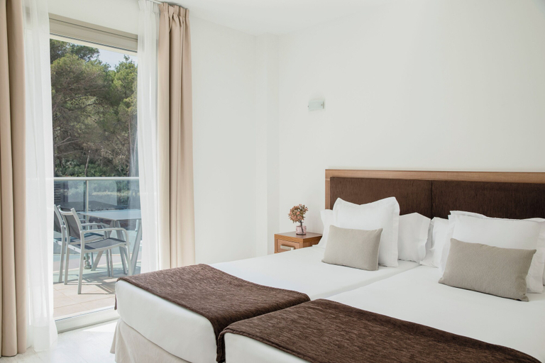 Bedroom 4, Portodrach Aparthotel & Suites, Baleares