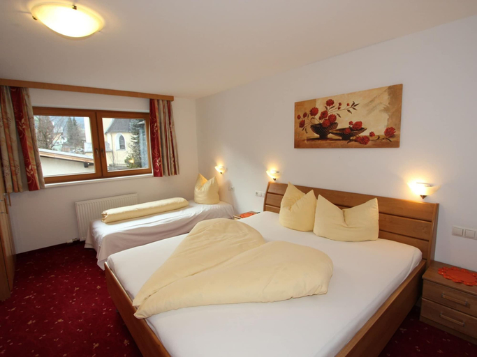 Bedroom 2, Stylish Flats in Uderns Near Ski Lifts, Schwaz