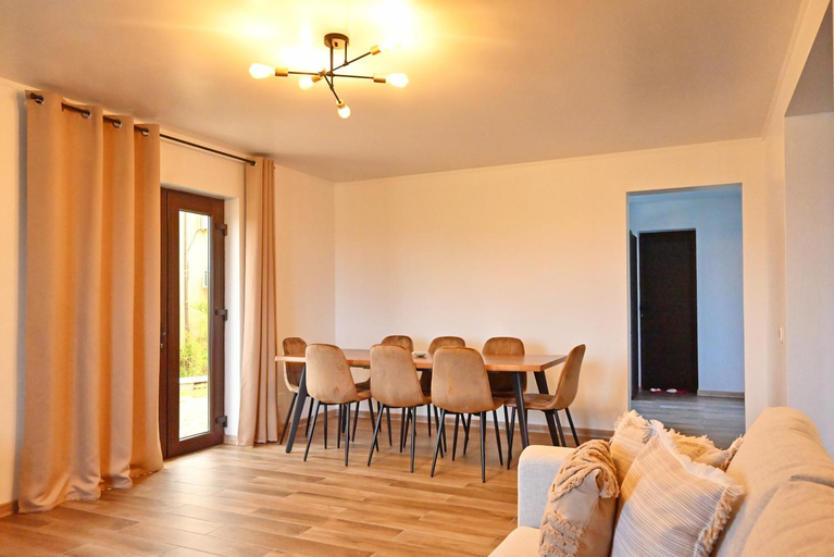 Others 5, The Lake House, Limanu