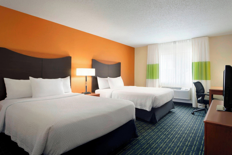 Bedroom 4, Fairfield Inn & Suites by Marriott Champaign, Champaign