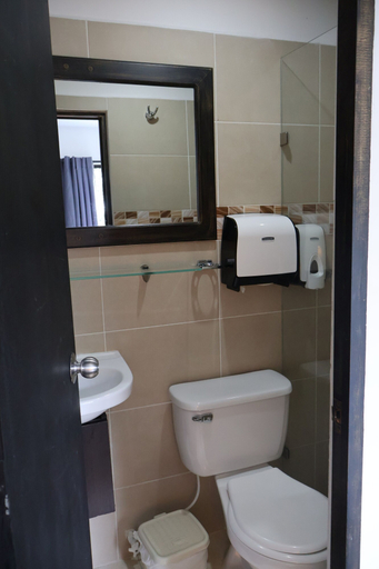 Bathroom 3, Balcón Paisa SAS, Medellín