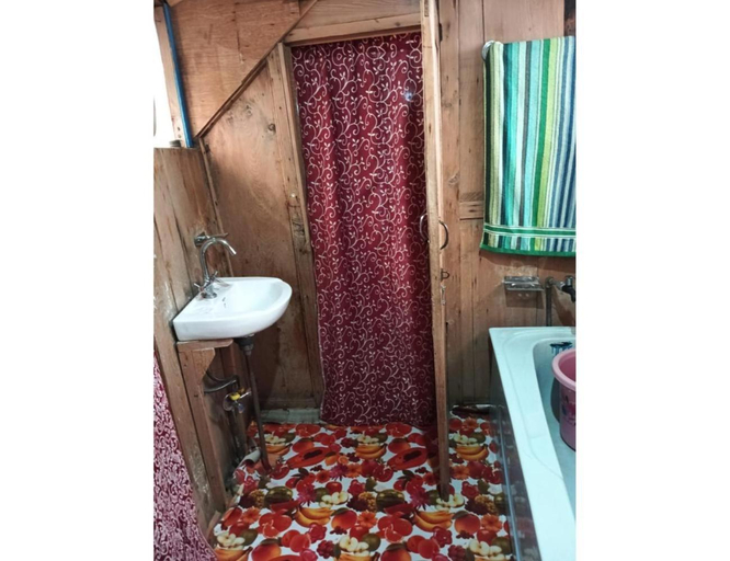 Bathroom 4, Houseboat Air Queen, Srinagar, Srinagar