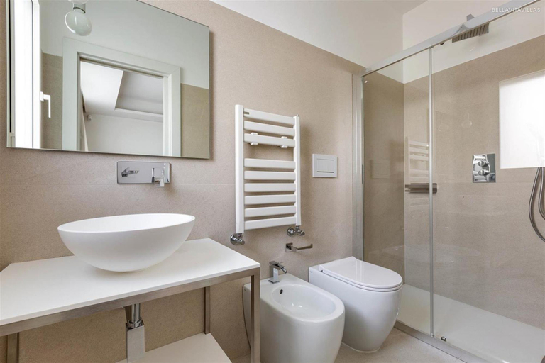 Bathroom 5, B&B Villa EraGea - Camere Superior by BarbarHouse, Lecce