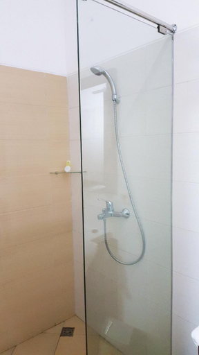 Bathroom 4, Avila Ketapan Rame Hotel, Mojokerto