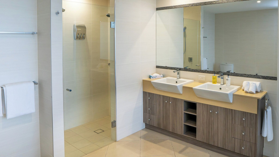 Bedroom 5, Vue Apartments Trinity Beach, Cairns