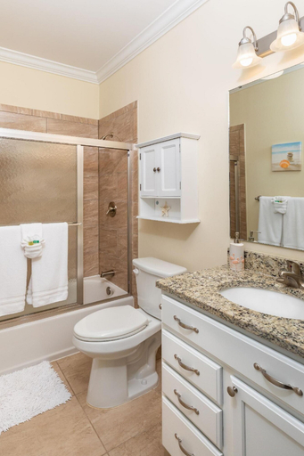 Room 2, 1 Beautiful 4 Bed 3 Bath Pool Home w Free Dock, Monroe