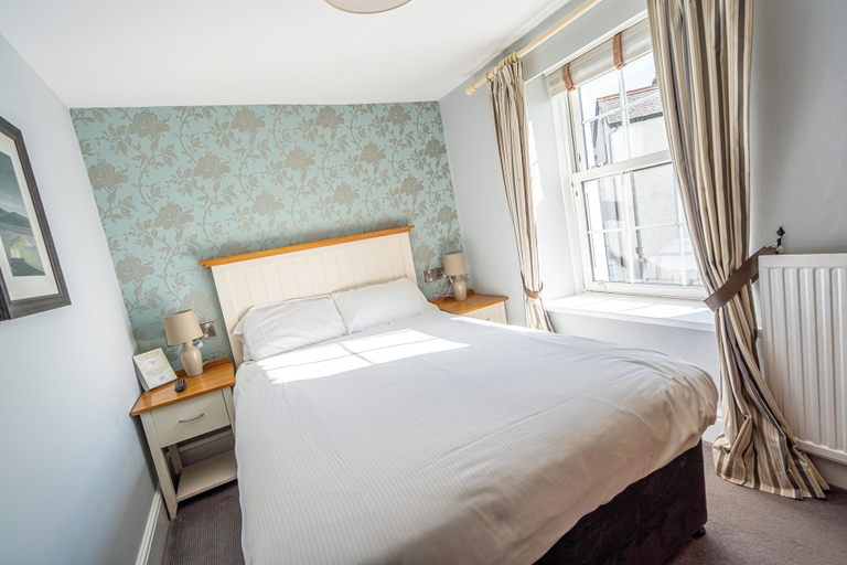 Bedroom 2, Penhelig Arms, Gwynedd