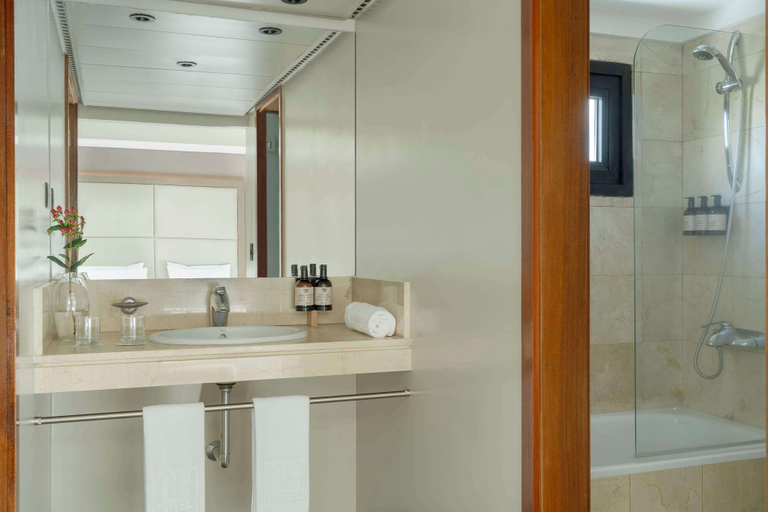 Bathroom 4, NH Buenos Aires Florida, Distrito Federal